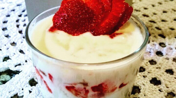 Overnight oats aveia dormida de morango