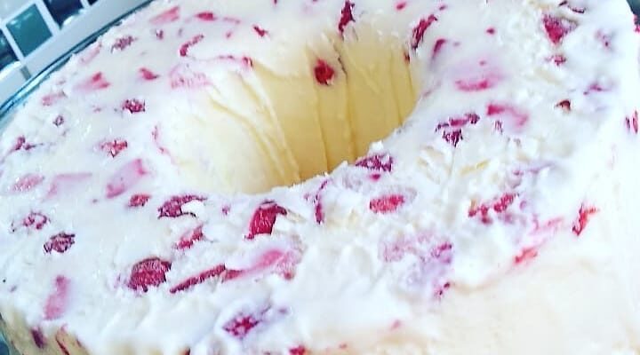 Sobremesa gelada de morango super gostosa