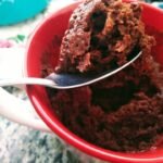 Bolo de chocolate de caneca recheado 2