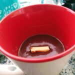 Bolo de chocolate de caneca recheado 4