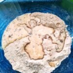 Bolo de chocolate de caneca recheado 7