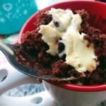 Bolo de chocolate de caneca recheado capa receitas de todos brasil