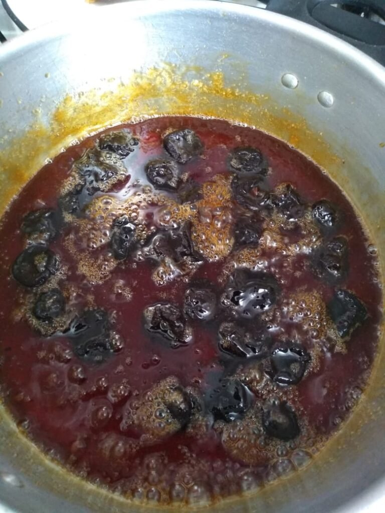 Manjar de Coco com Calda de Ameixa