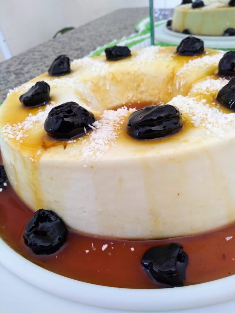 Manjar de Coco com Calda de Ameixa