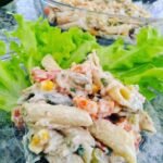 Salada de macarrao colorida