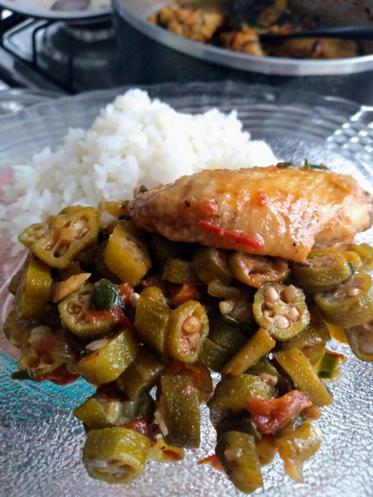 Frango com quiabo
