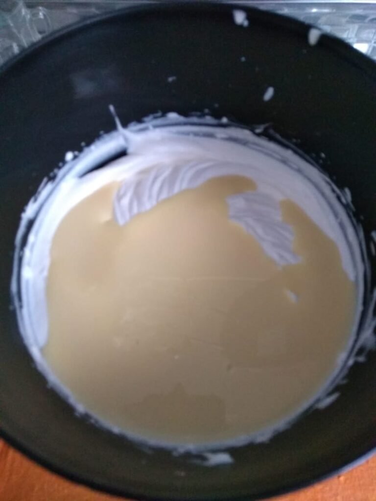 Sorvete de chocolate cremoso com apenas 3 ingredientes