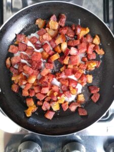 Macarrao com bacon e molho branco 3