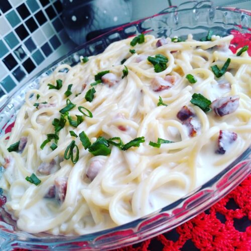 Macarrao com bacon e molho branco