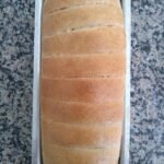 Pao integral que ja sai do forno fatiado 7