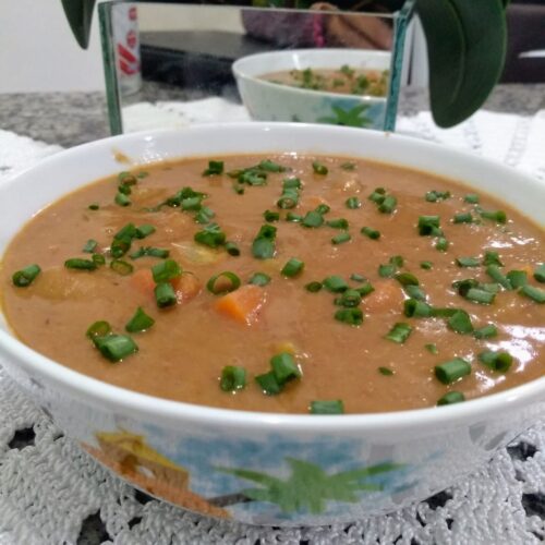 Caldo de feijao com legumes