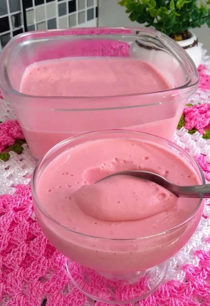 Mousse de Morango com Iogurte Natural 7 Mousse de Morango com Iogurte Natural