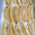 Bolo de banana que ja sai recheado do forno 3