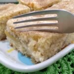 Bolo de banana que ja sai recheado do forno 6