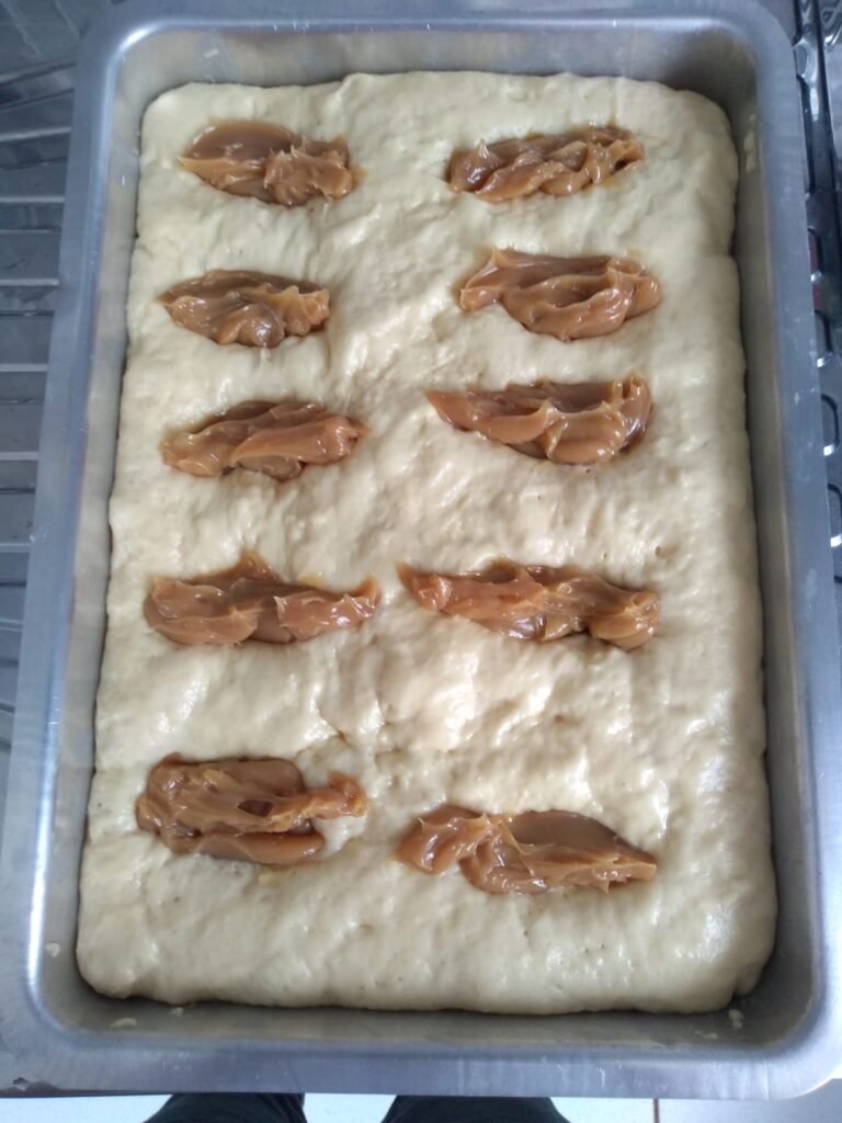 Cuca Alemã com Doce de Leite