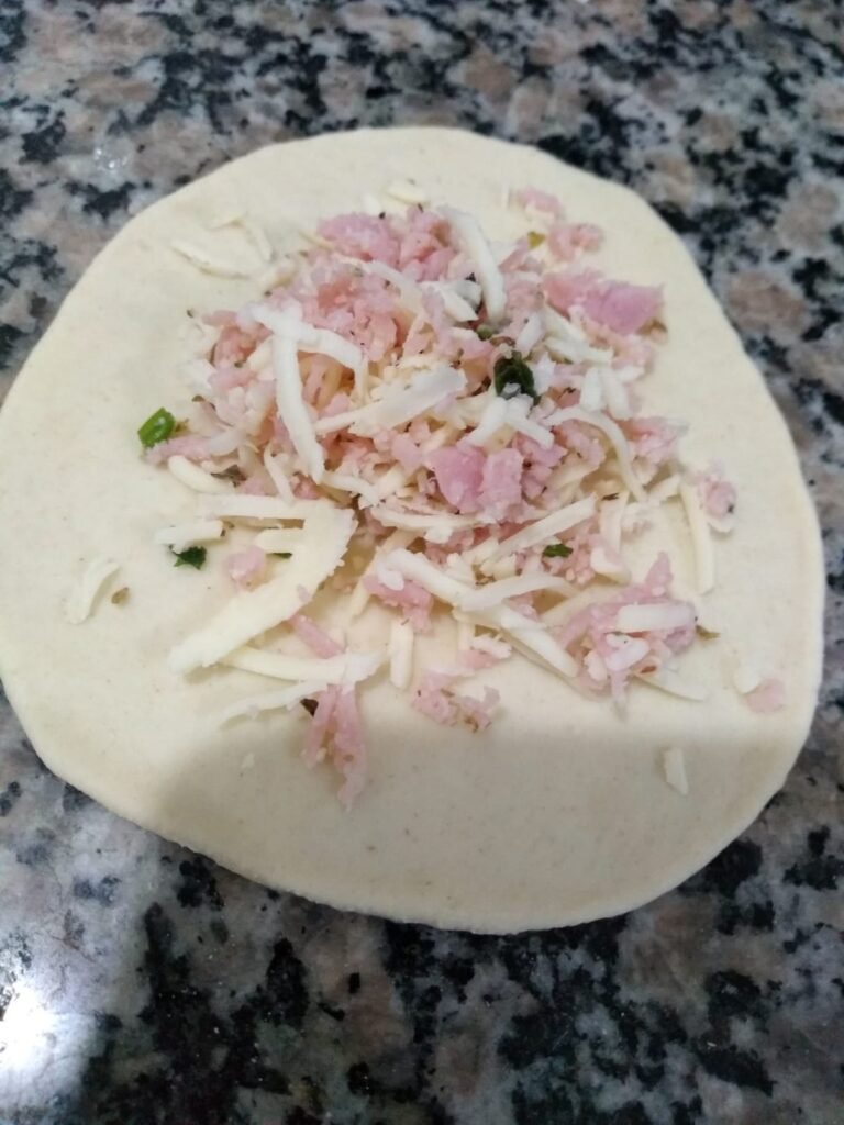 Massa de Pastel Caseira - só 2 ingredientes 6 Massa de Pastel Caseira – só 2 ingredientes