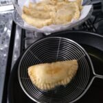 Massa de Pastel Caseira - só 2 ingredientes 7 Massa de Pastel caseira so 2 ingredientes 5