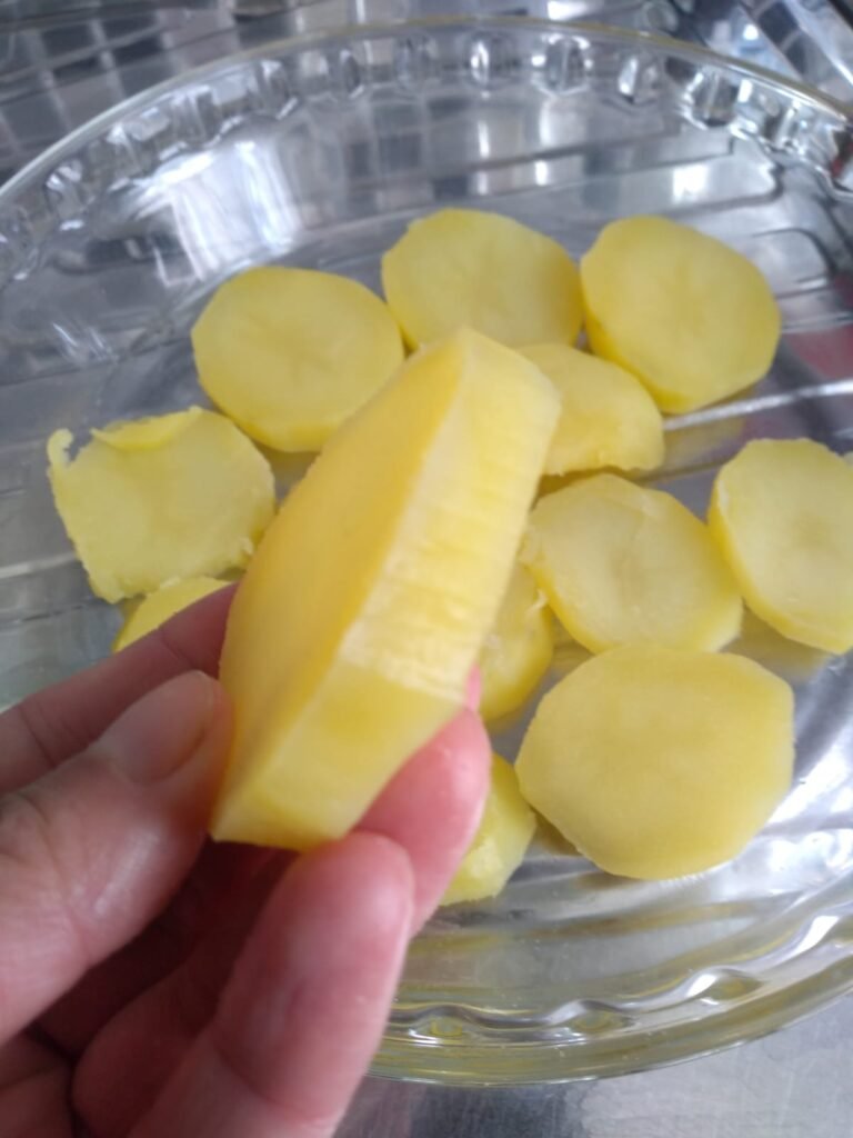 Almôndegas com batatas no forno