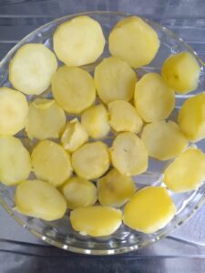 Almondegas com batatas no forno 6
