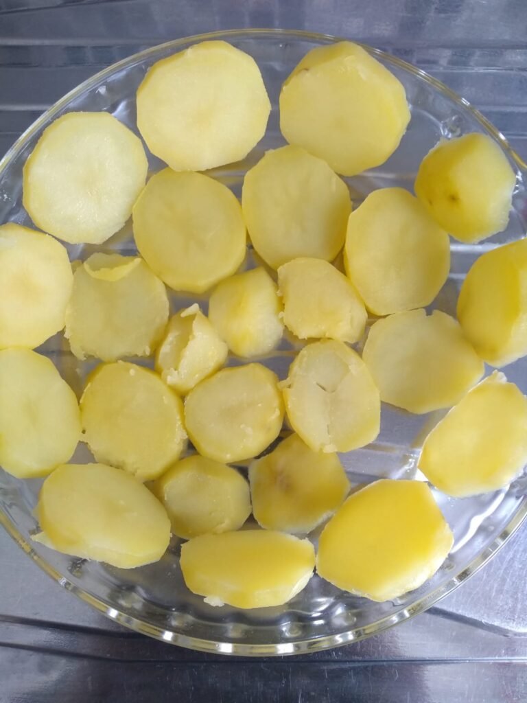 Almôndegas com batatas no forno