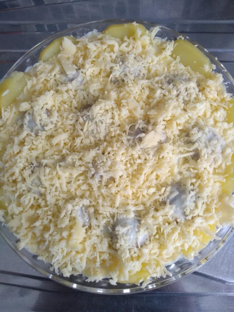 Almôndegas com batatas no forno