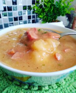 Sopa De Mandioca Cremosa Com Linguiça