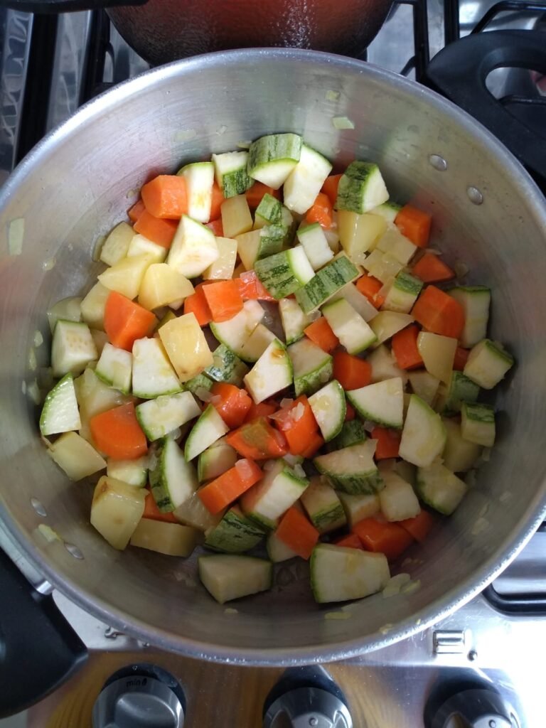 Sopa de feijão com macarrão