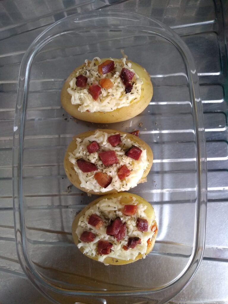 Batata Recheada com Requeijão e Bacon 8 Batata Recheada com Requeijão e Bacon