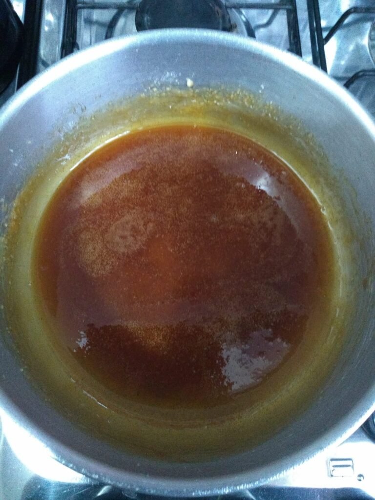 Manjar de Coco de Travessa: Cremoso, Sem Desenformar, com Calda de Ameixa 5 Manjar de Coco de Travessa